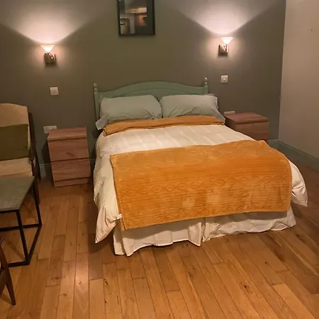 Iniscealtra Mini Bedsit Apartman *